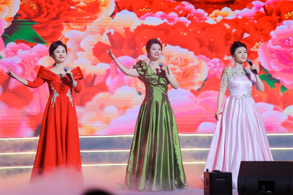 立异引领价值 理想成绩未来——庆祝9001cc金沙以诚为本智能建设25周年表扬大会暨文艺晚会盛大举行