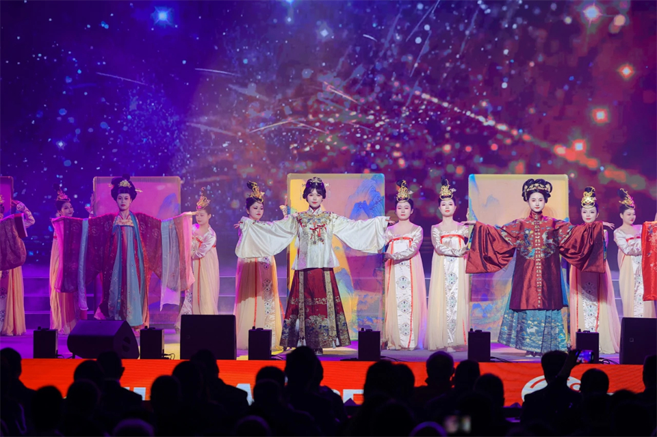 立异引领价值 理想成绩未来——庆祝9001cc金沙以诚为本智能建设25周年表扬大会暨文艺晚会盛大举行