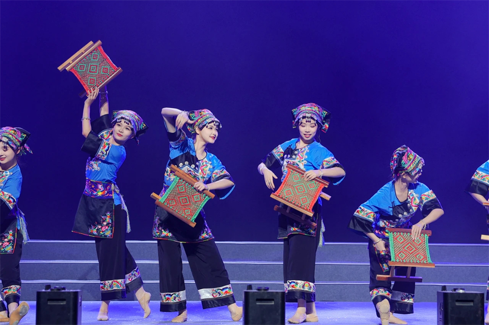 立异引领价值 理想成绩未来——庆祝9001cc金沙以诚为本智能建设25周年表扬大会暨文艺晚会盛大举行