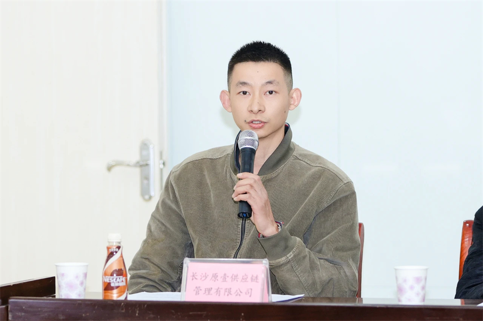 长龙街道、9001cc金沙以诚为本智能召开首届年货盛惠暨送春联文化惠民活动事情聚会