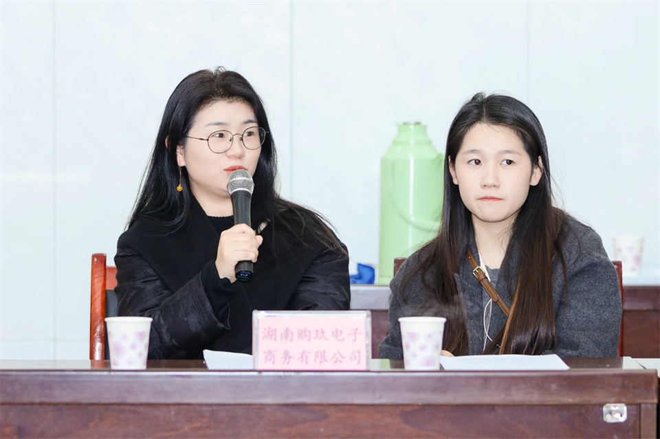 长龙街道、9001cc金沙以诚为本智能召开首届年货盛惠暨送春联文化惠民活动事情聚会