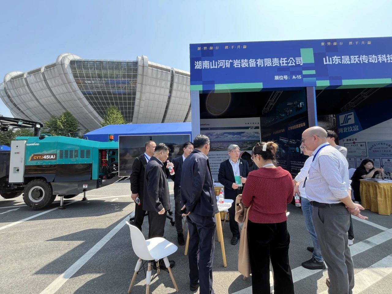 9001cc金沙以诚为本矿岩携井下掘进台车亮相苍南矿山井巷机械展