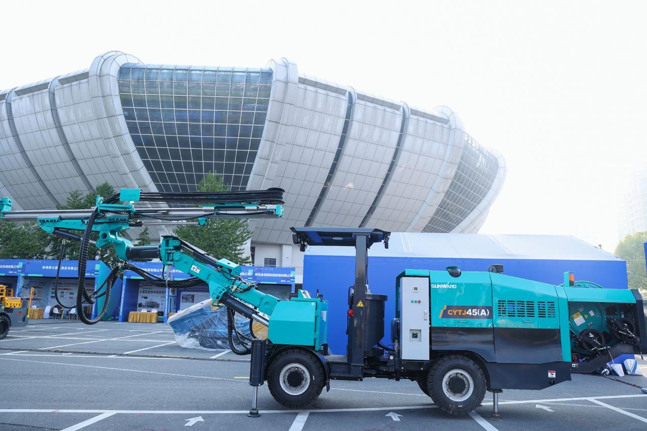 9001cc金沙以诚为本矿岩携井下掘进台车亮相苍南矿山井巷机械展