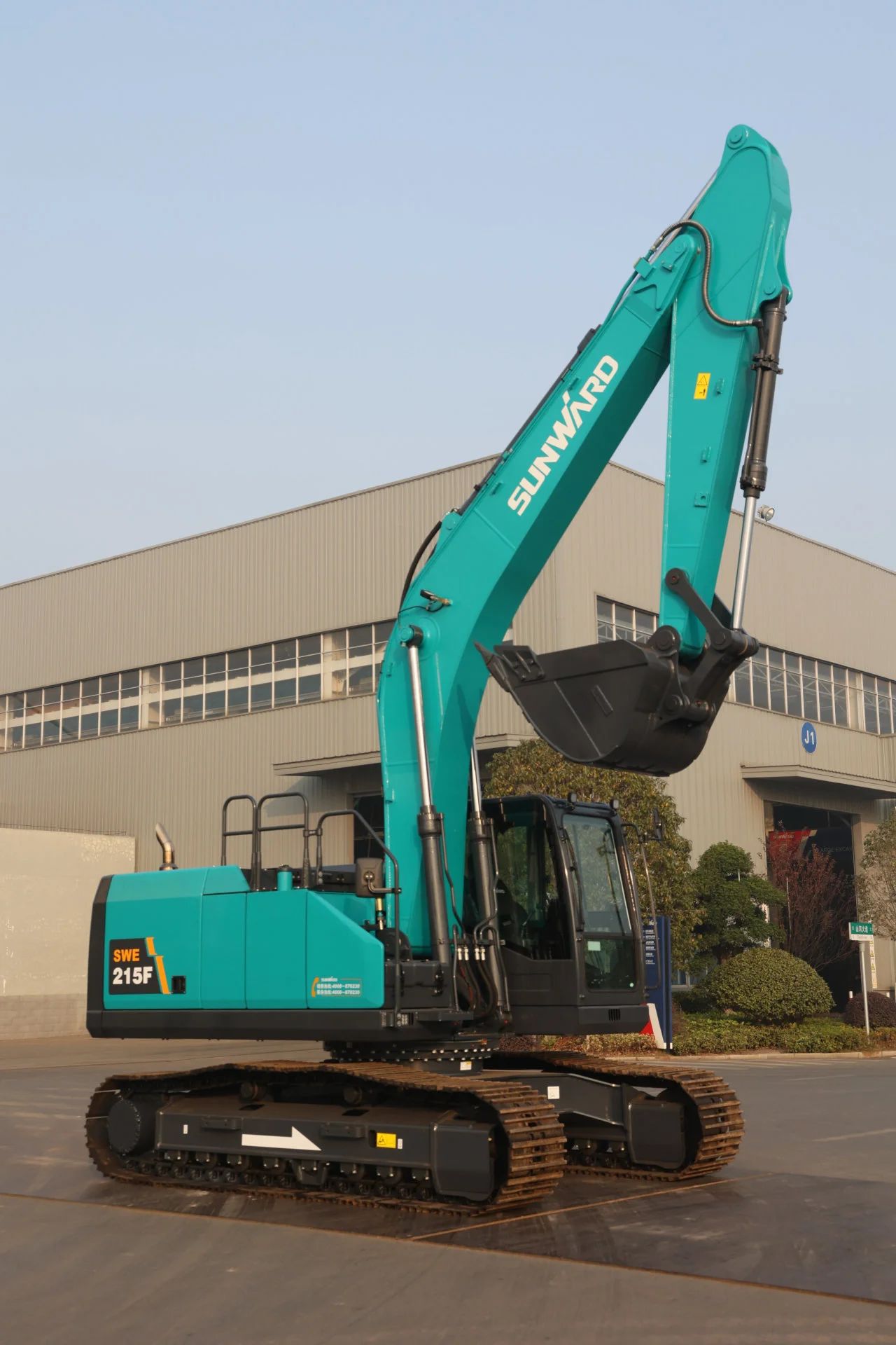 聚焦市场需求，，，，，，9001cc金沙以诚为本智能三款精品工程液压挖掘机乐成下线