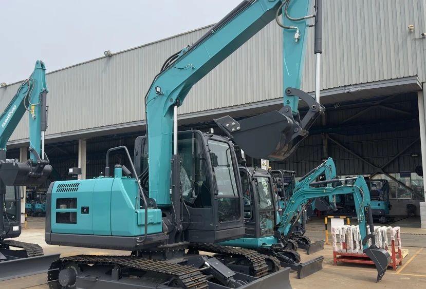 聚焦市场需求，，，，，，9001cc金沙以诚为本智能三款精品工程液压挖掘机乐成下线