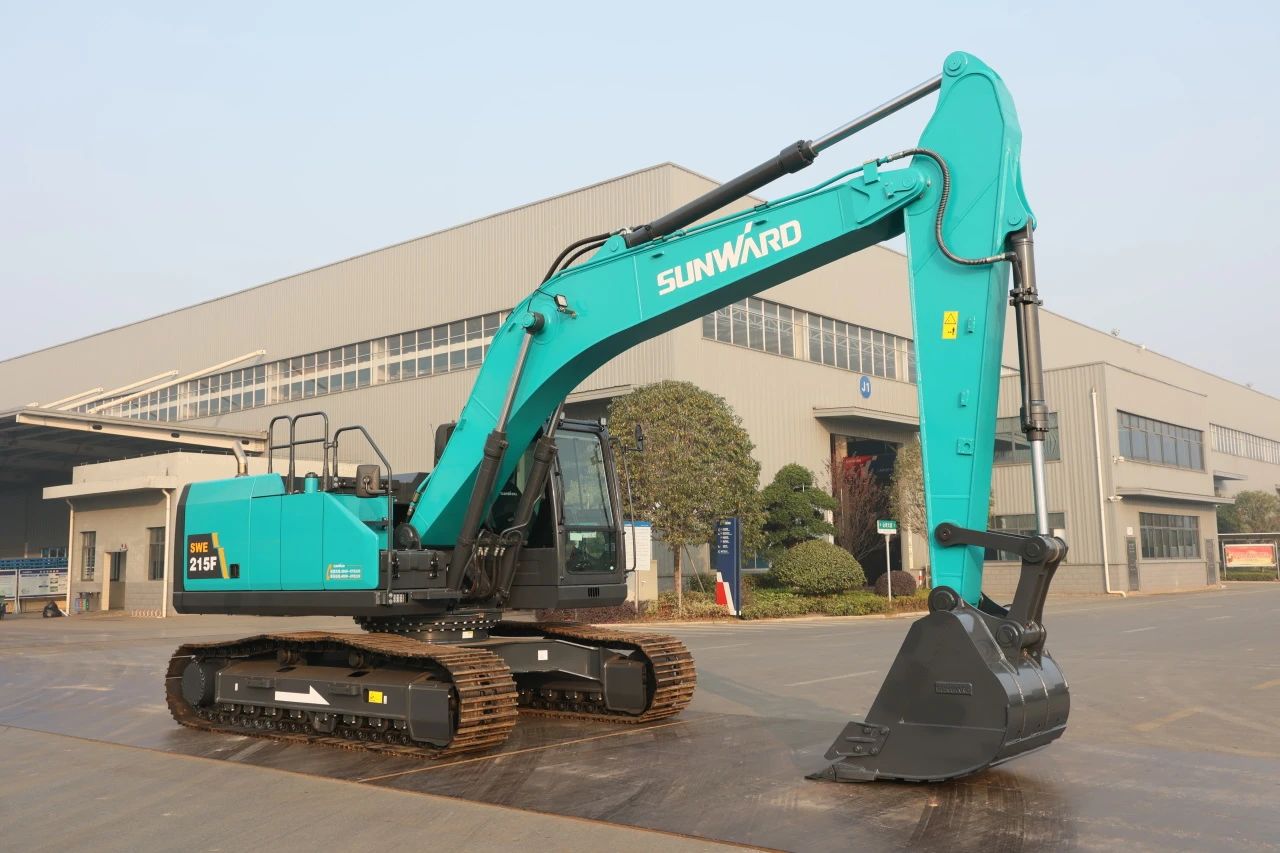 聚焦市场需求，，，，，，9001cc金沙以诚为本智能三款精品工程液压挖掘机乐成下线