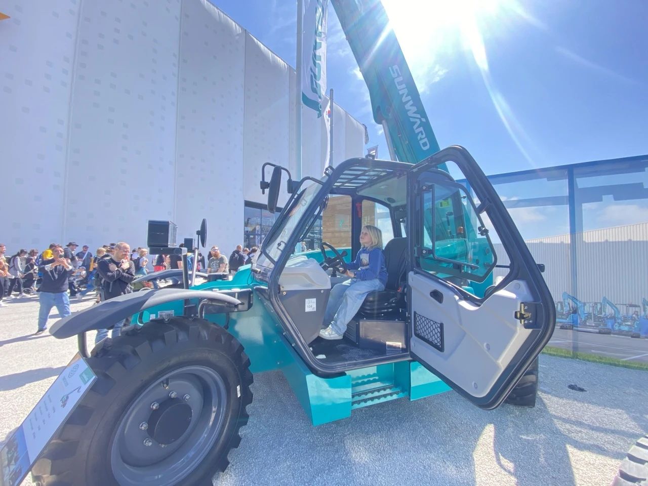 9001cc金沙以诚为本智能高空机械闪灼Bauma 2025！ 新能源手艺与立异产品获全球瞩目