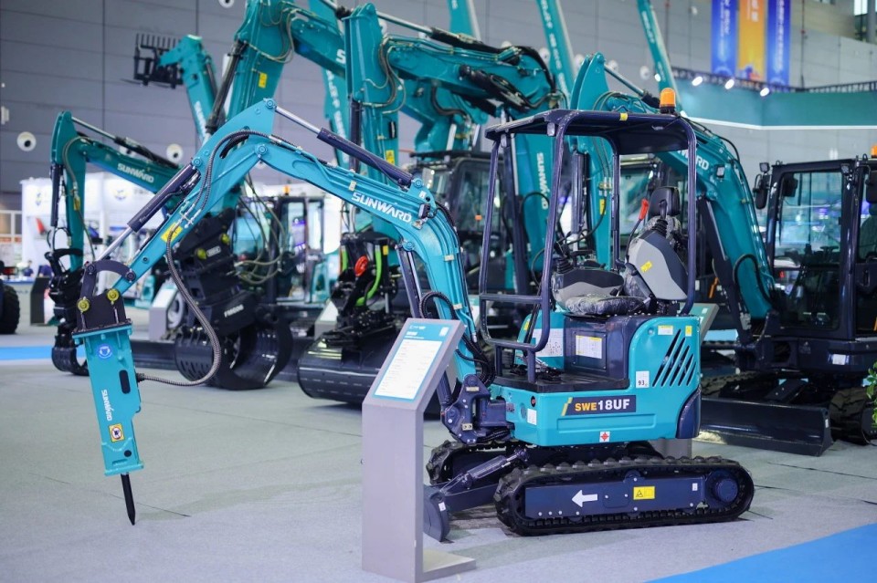 2025 CICEE | 从简单工具迈向多元化解决计划，，，9001cc金沙以诚为本智能泛起非凡挖掘机风范