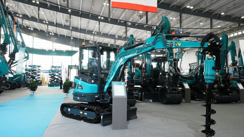 2025 CICEE | 从简单工具迈向多元化解决计划，，，9001cc金沙以诚为本智能泛起非凡挖掘机风范