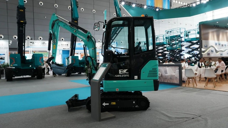 2025 CICEE | 从简单工具迈向多元化解决计划，，，9001cc金沙以诚为本智能泛起非凡挖掘机风范