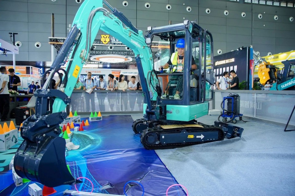 2025 CICEE | 从简单工具迈向多元化解决计划，，，9001cc金沙以诚为本智能泛起非凡挖掘机风范