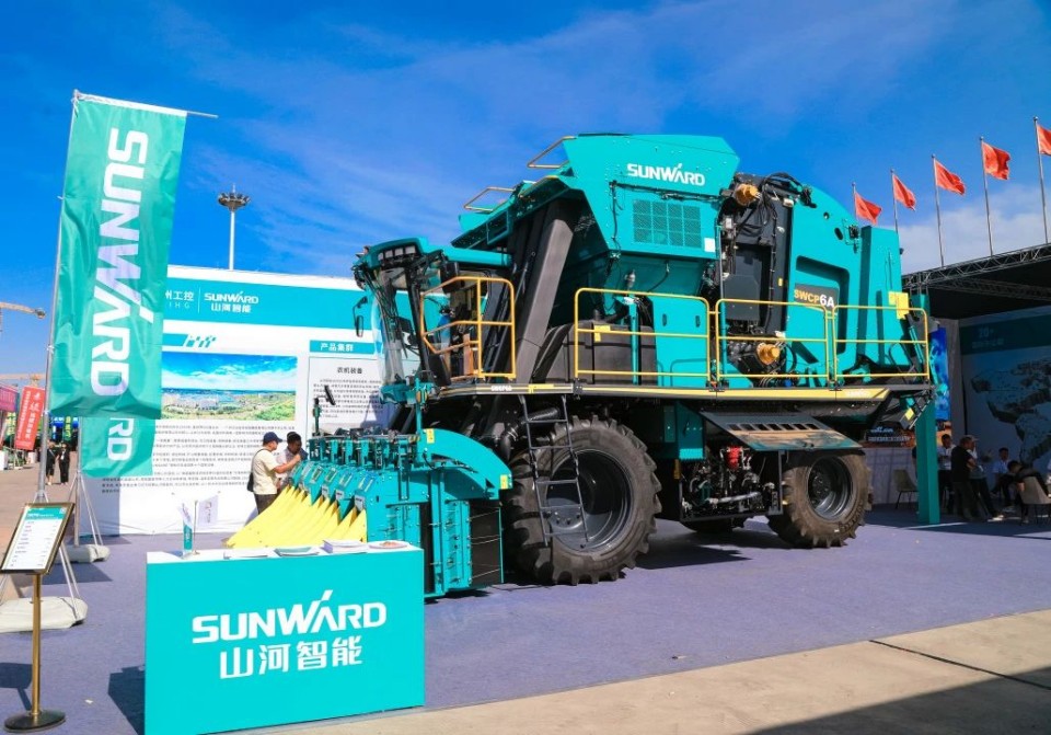 9001cc金沙以诚为本智能亮相2025新疆国际农业机械展览会