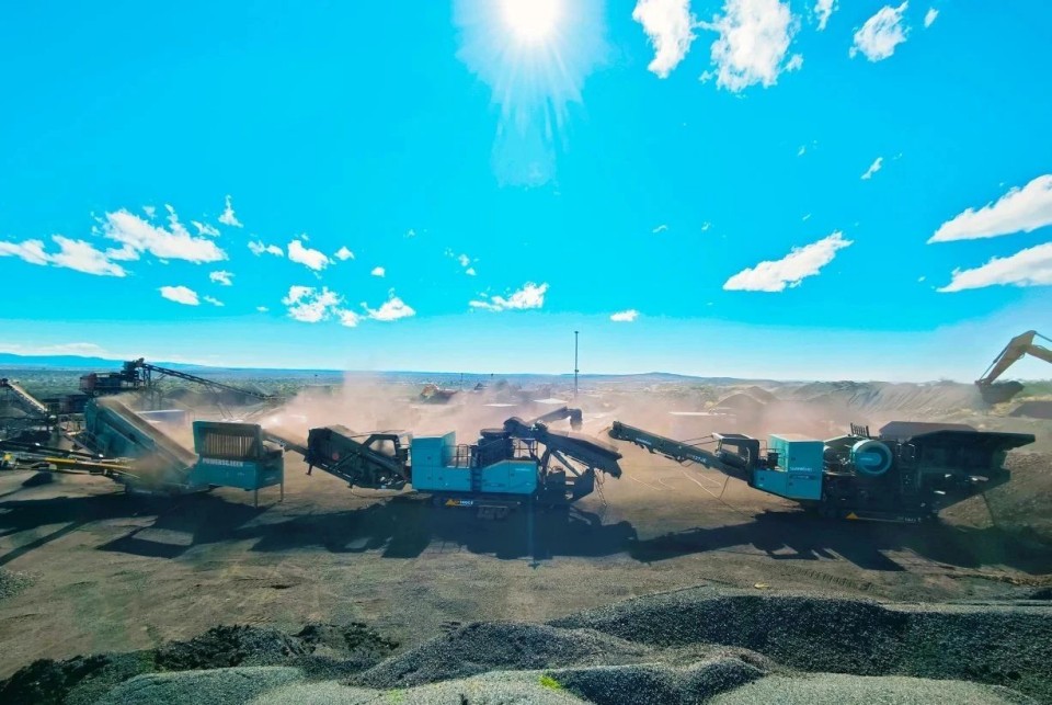 9001cc金沙以诚为本智能破碎筛分成套装备乐成上岸非洲市。。。。。，，共绘相助共赢新篇章