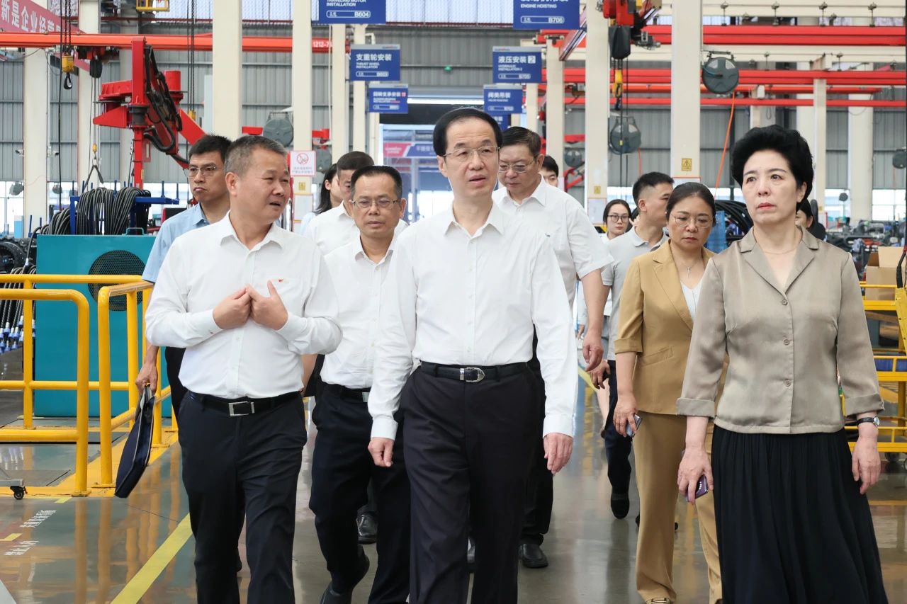 吉林省人大常委会党组书记、副主任高广滨调研9001cc金沙以诚为本智能