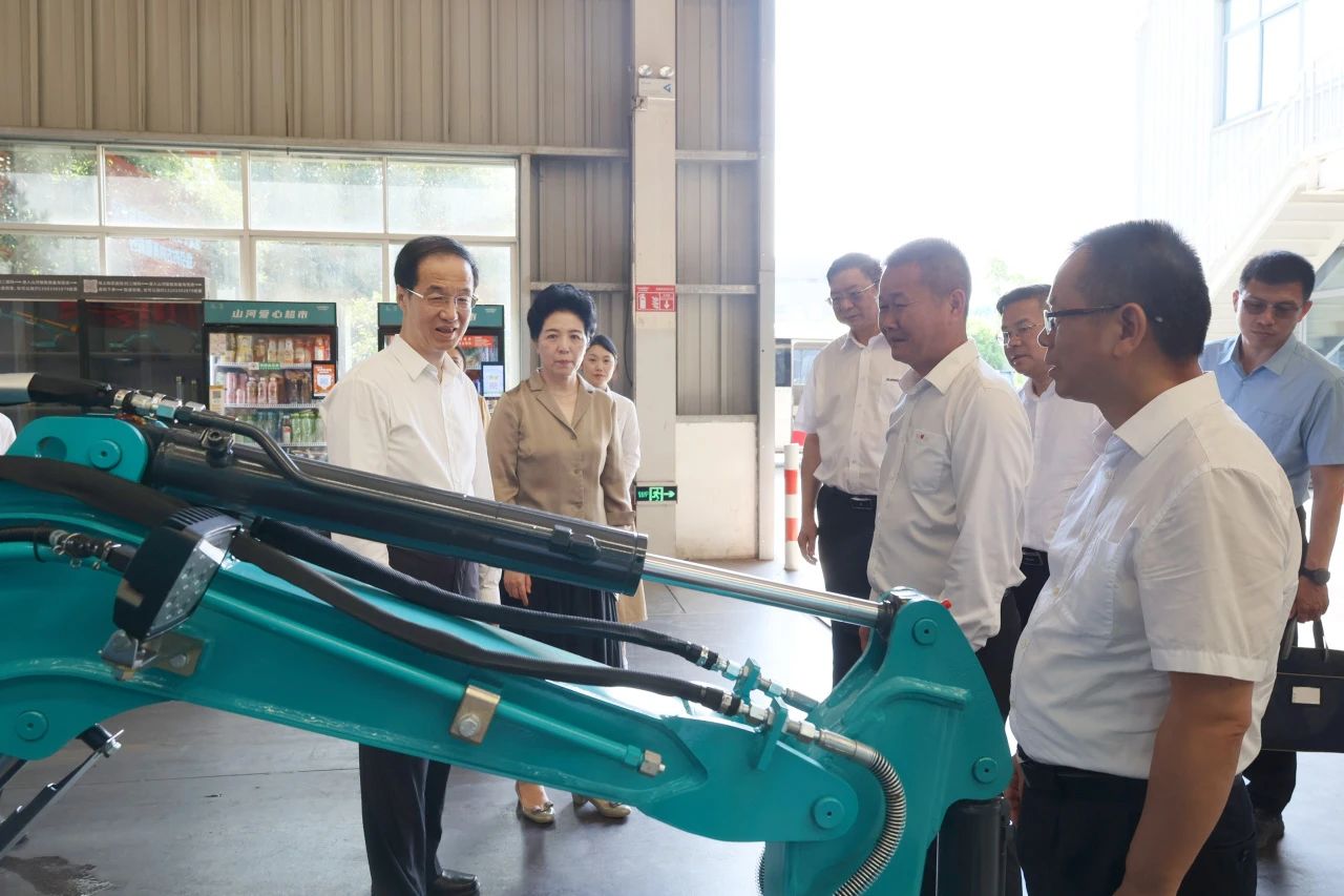 吉林省人大常委会党组书记、副主任高广滨调研9001cc金沙以诚为本智能