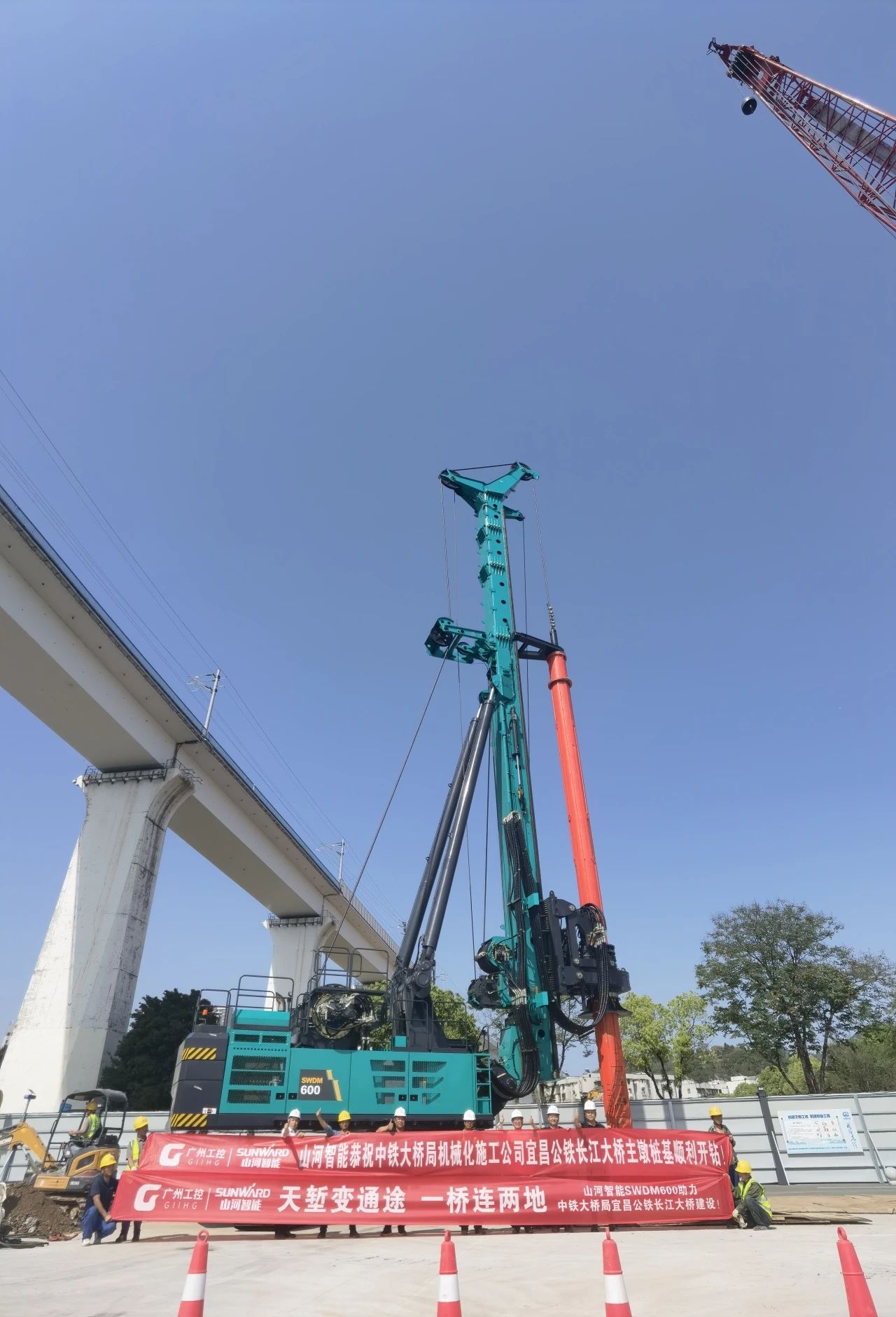 再战“天下级工程”！9001cc金沙以诚为本智能旋挖钻机助力宜昌长江公铁大桥建设