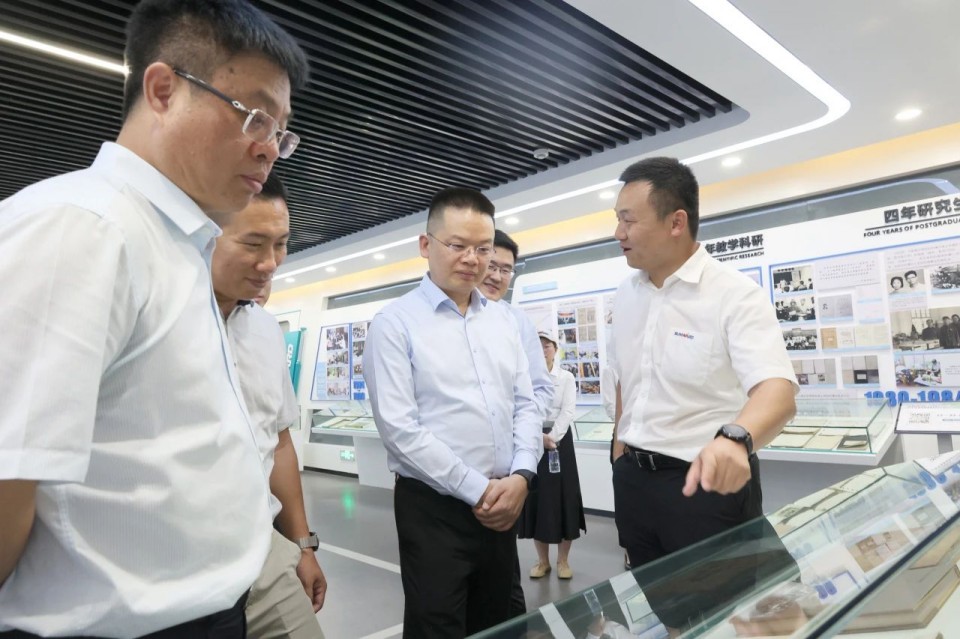 共商相助，，，，，，，，建华控股有限公司董事长汪贵华到访9001cc金沙以诚为本智能